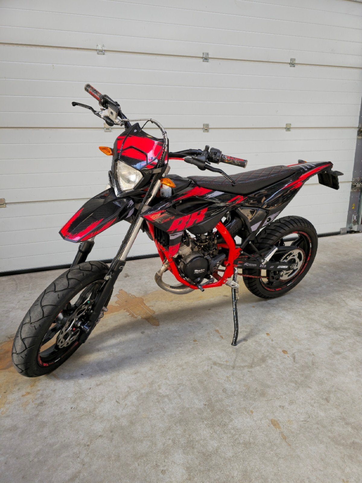 Beta RR50 Motard 2023 met 50cc & 77cc kit en extra's, Fietsen en Brommers, Ophalen, 6 versnellingen, Zo goed als nieuw, Beta