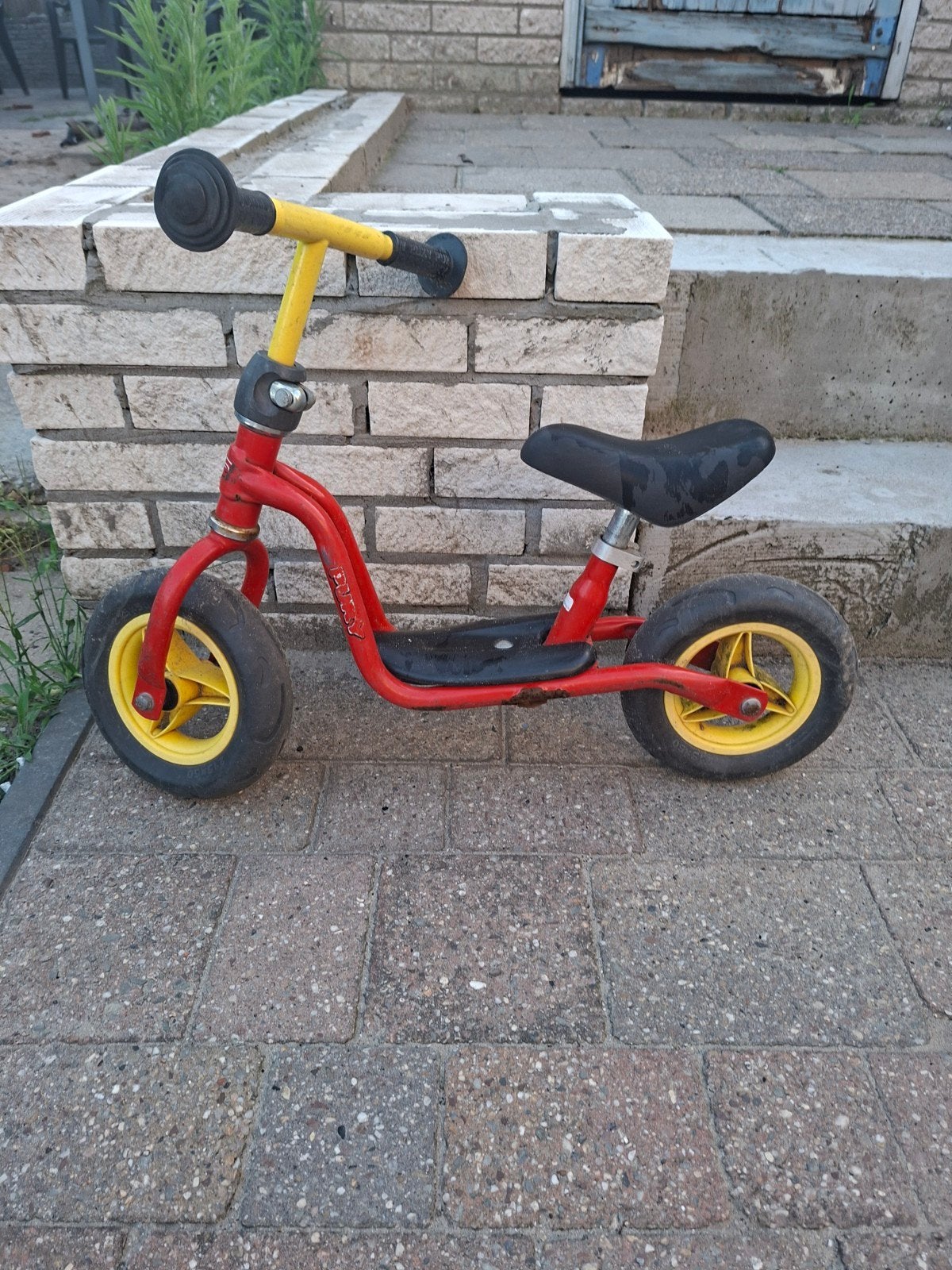 Loopfiets rood/geel - voor een klein prijsje!, Ophalen, Gebruikt, Loopfiets
