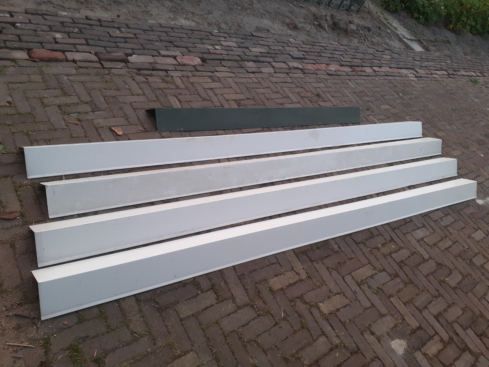 Dakrandprofielen / Windveren - Wit en Groen, Doe-het-zelf en Verbouw, Ophalen, Gebruikt, Overige kleuren, Overige typen