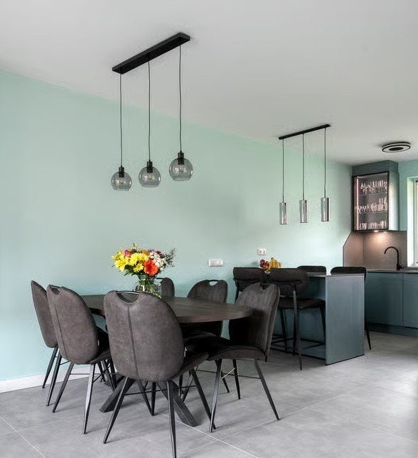 Prachtige eettafel met 6 stoelen – zo goed als nieuw – €995