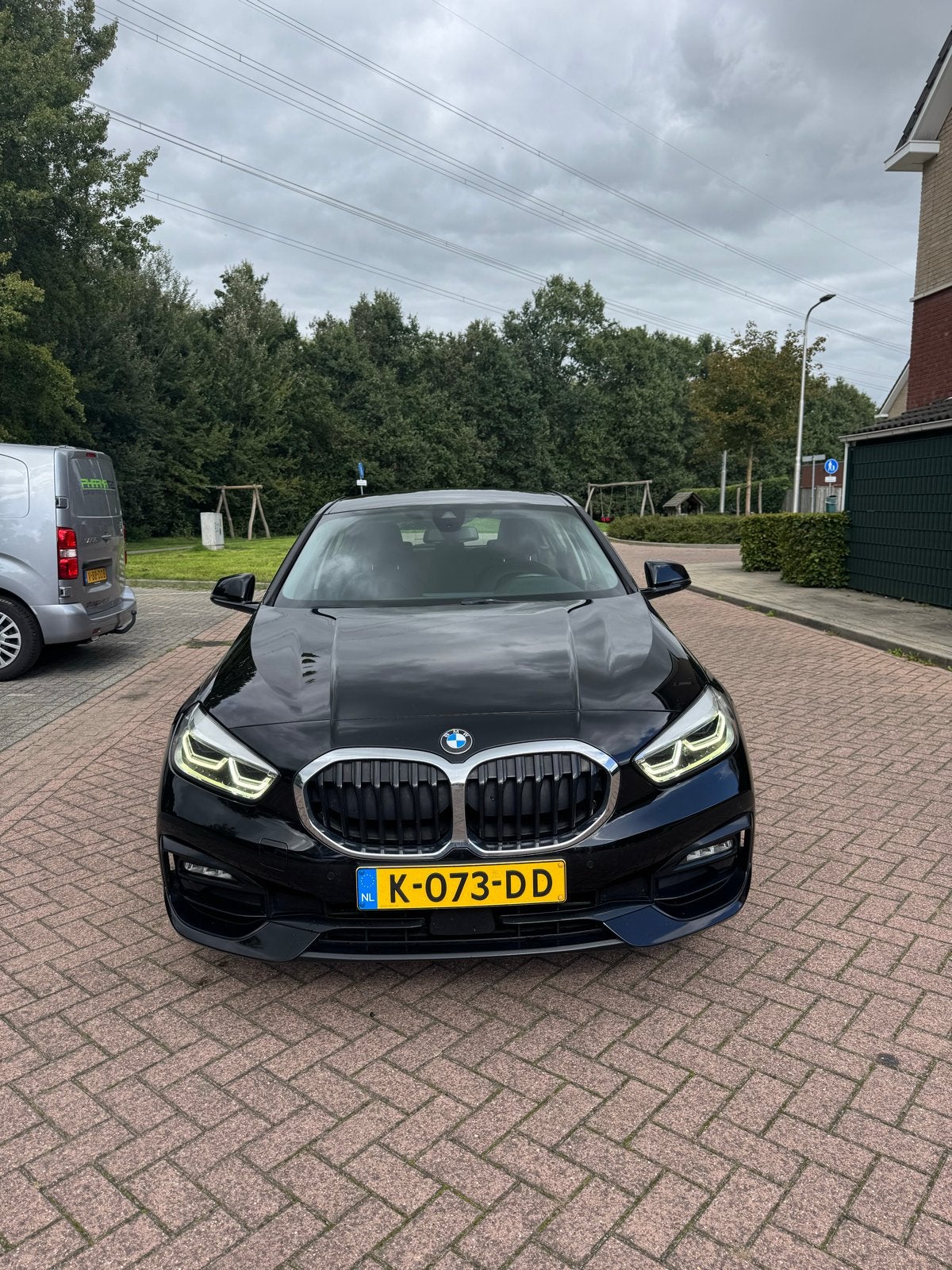 BMW 1-Serie 118i 136pk Aut 2020 Zwart, Auto's, 136 pk, Parkeersensor, Zwart, Particulier