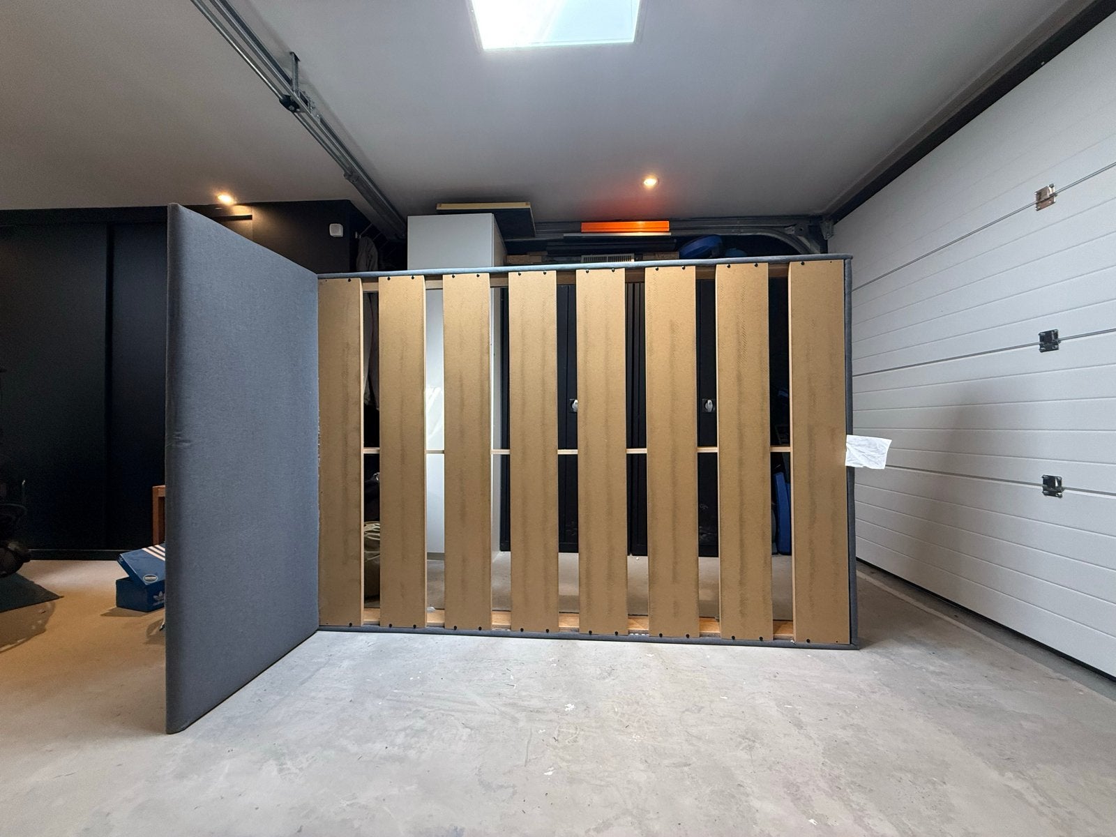 IKEA bed 140x200 inclusief matras, Huis en Inrichting, Slaapkamer | Bedden, Gebruikt, Twijfelaar, 140 cm, 200 cm, Stof, Grijs
