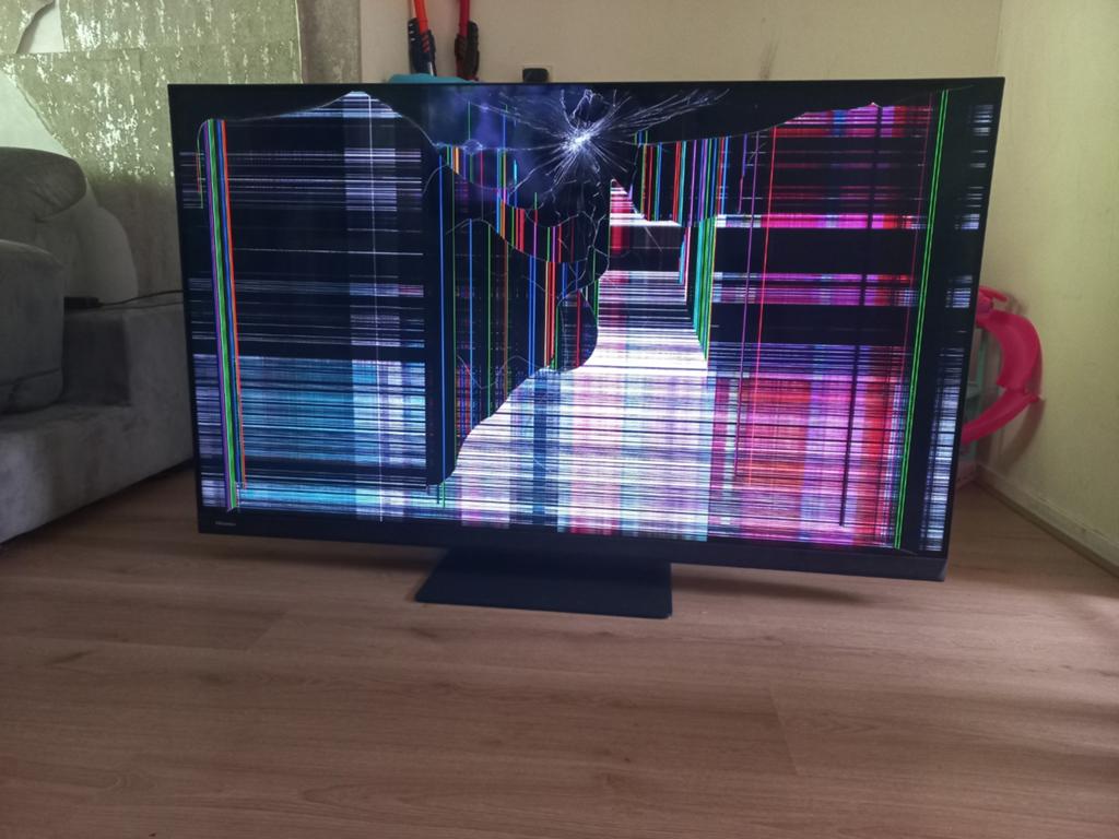 Hisense TV met gebroken scherm - Voor de handige harrie, LED, 50 Hz, Ophalen of Verzenden, 4k (UHD)