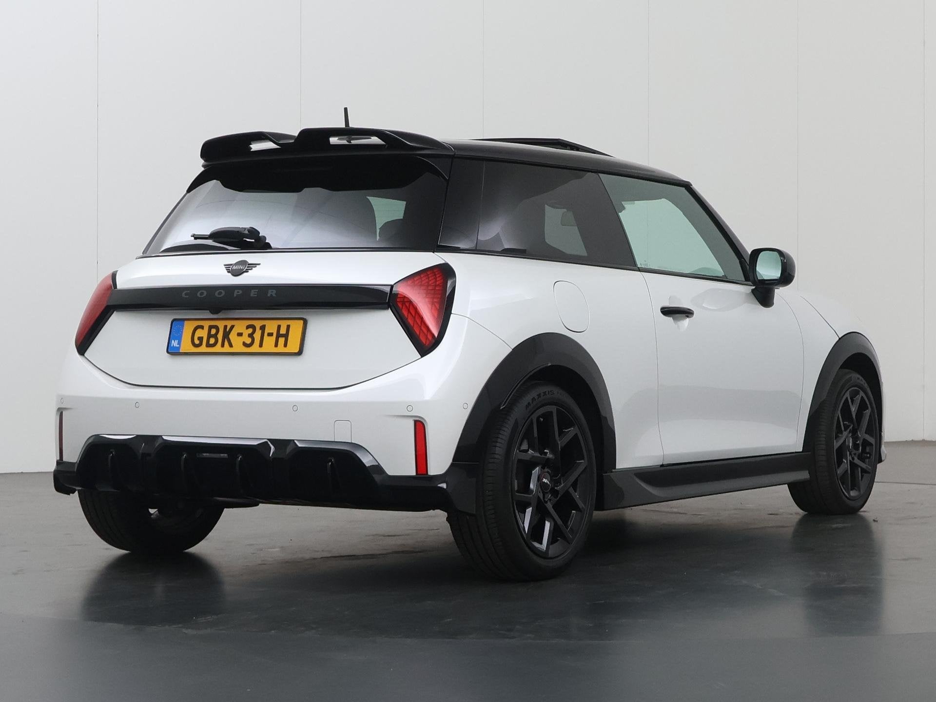 MINI 3-Deurs 1.5 Cooper C John Cooper Works M | Panoramadak, Gebruikt, 156 pk, 4 stoelen, Wit