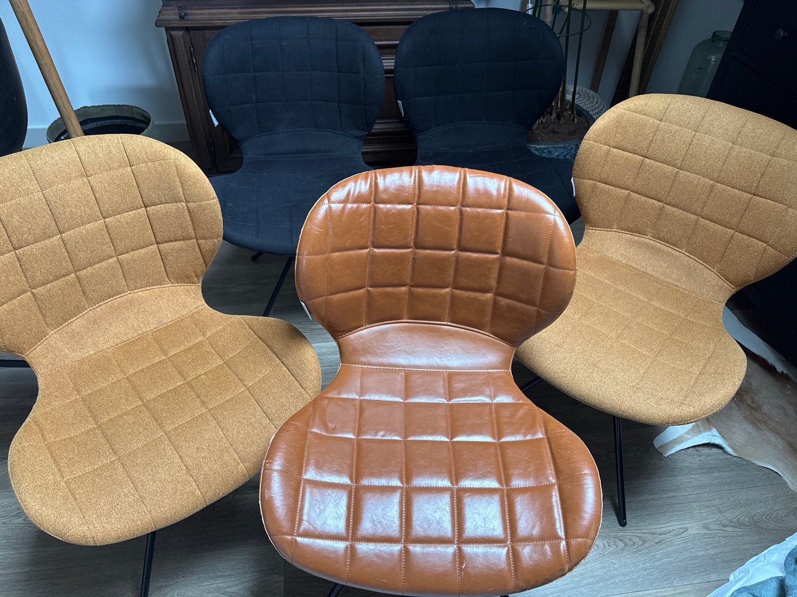 Zuiver Ridge Rib stoelen -prijs per stoel(2x zwart, 2x oker), Ophalen, Gebruikt, Zwart, Vier