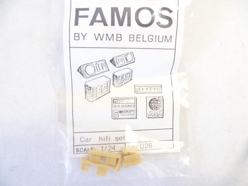 Famos 26 Car Hifi Set van Resin nieuw in zakje 1:24 militair, Ophalen of Verzenden, Nieuw, Groter dan 1:32