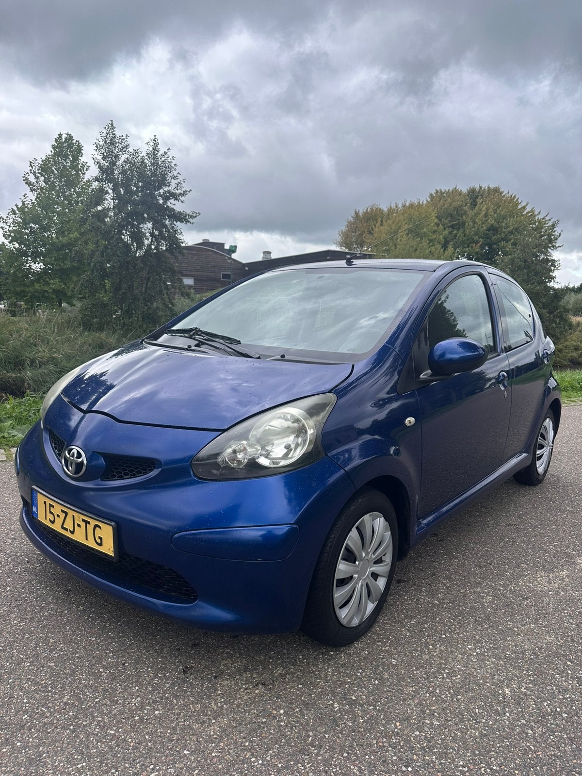 Foto 2 van Toyota Aygo 1.0 | Donker blauw | 5 Deurs | NAP | Zuinig