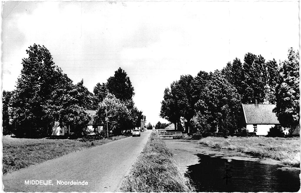 700806 Middelie NH 1977 Noordeinde Gelopen met postzegel, Ophalen of Verzenden, 1960 tot 1980, Gelopen, Noord-Holland
