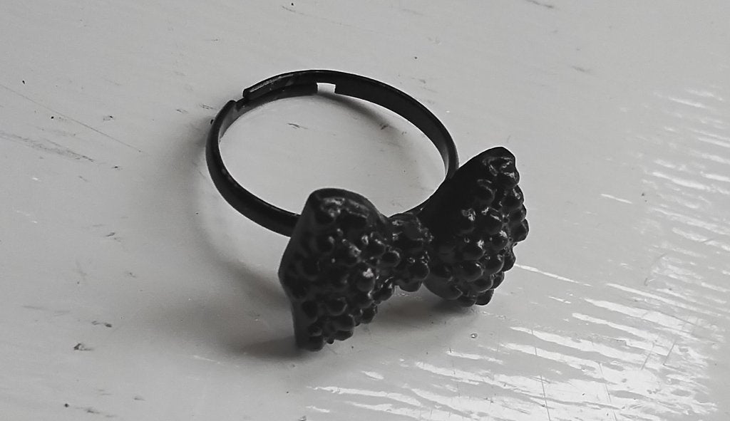 Kinderring - ring - zwart strikje - verstelbaar - nieuw, Nieuw, Verstelbaar, Zwart, Sieraden