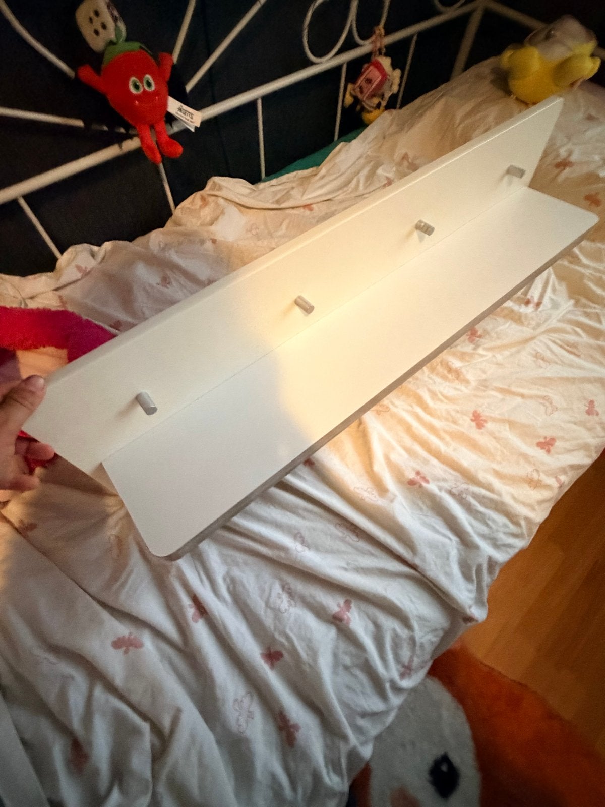 Witte wandkapstok met 4 haken en houtlook legplank, Gebruikt, Minder dan 100 cm, Hout, Ophalen