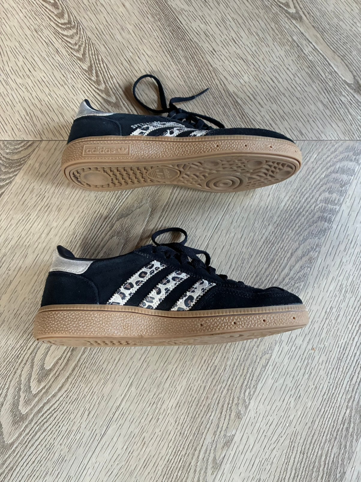 adidas dames Handball Spezial Black Wonder Leopard, Kleding | Dames, Ophalen, Zo goed als nieuw, Zwart, Sneakers of Gympen