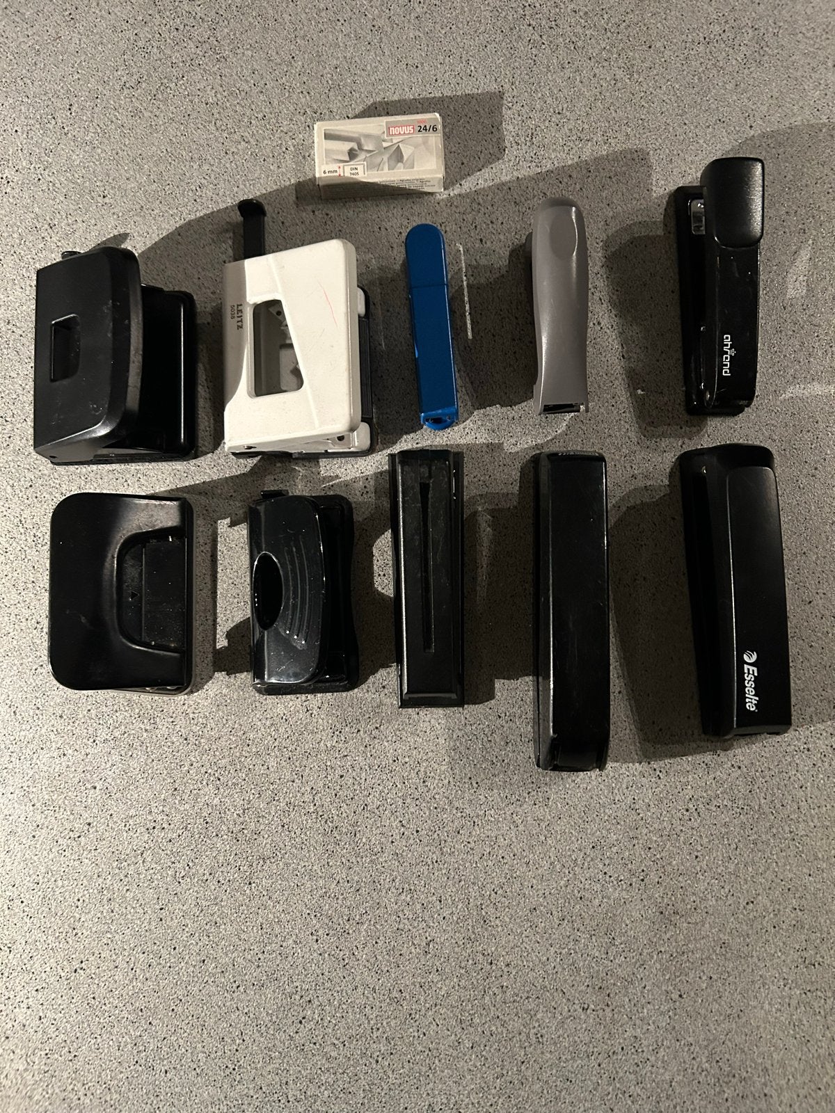 Kantoorartikelen: perforator, nietmachine, nietjes, USB-stic, Ophalen of Verzenden, Gebruikt, Overige typen
