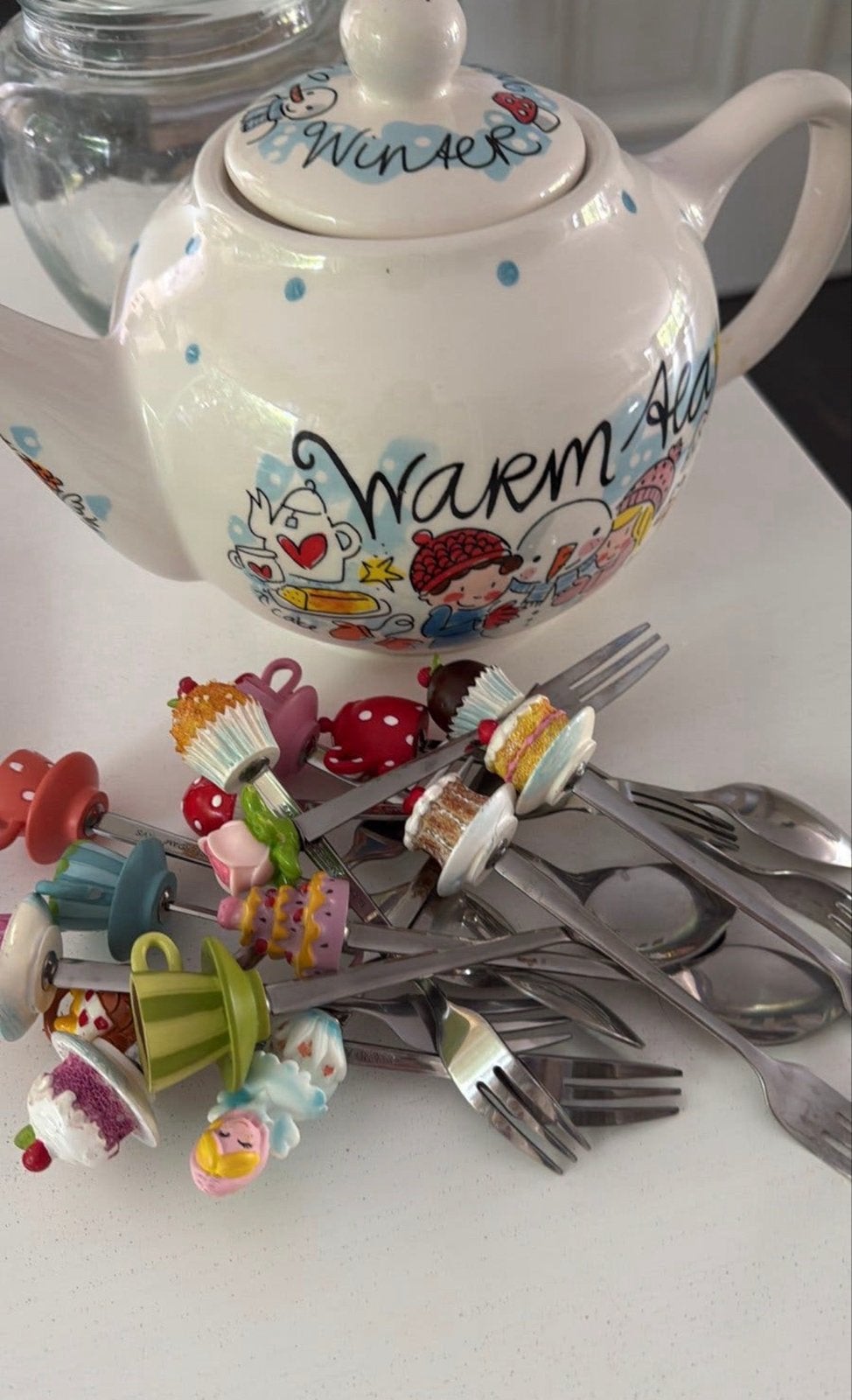 Blond Amsterdam theepot met lepeltjes vorkjes, Huis en Inrichting, Gebruikt, Steen/keramiek, Meerkleurig, Overige merken