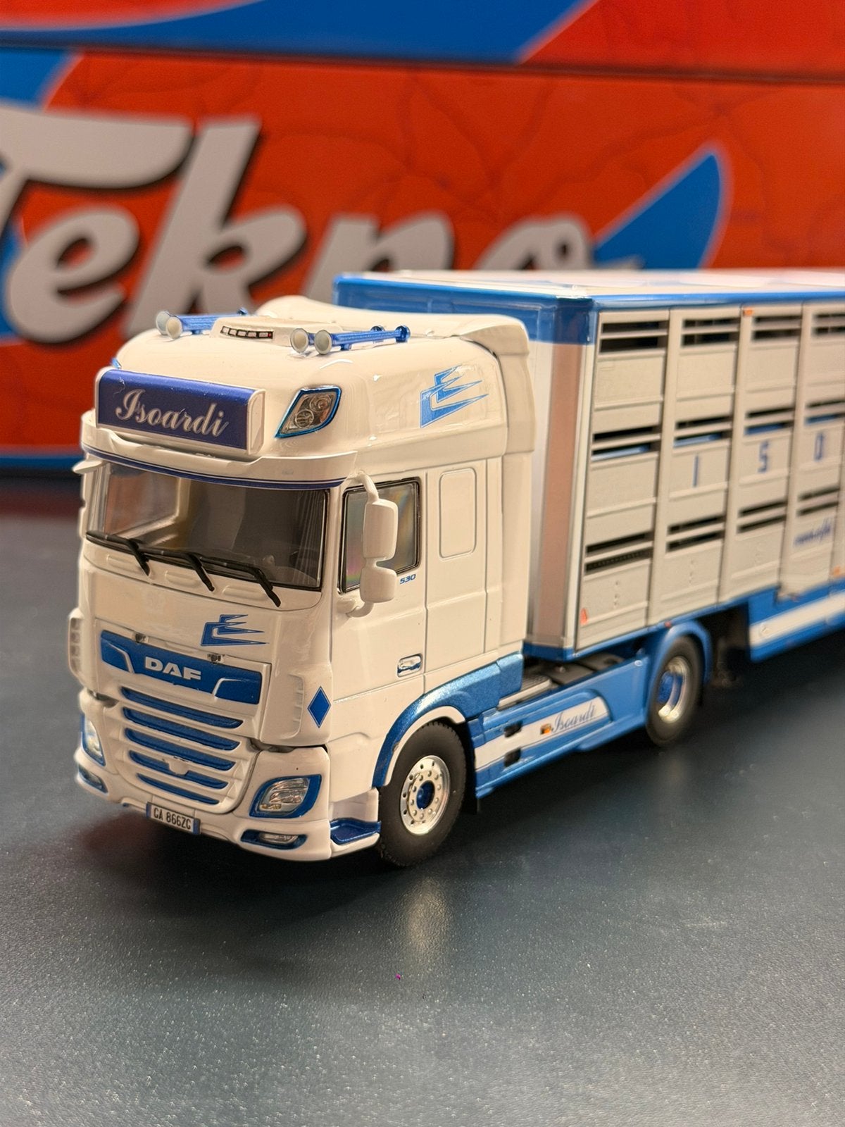 WSI DAF XF Isoardi veetransport 1:50, Ophalen of Verzenden, Zo goed als nieuw, Bus of Vrachtwagen, Wsi