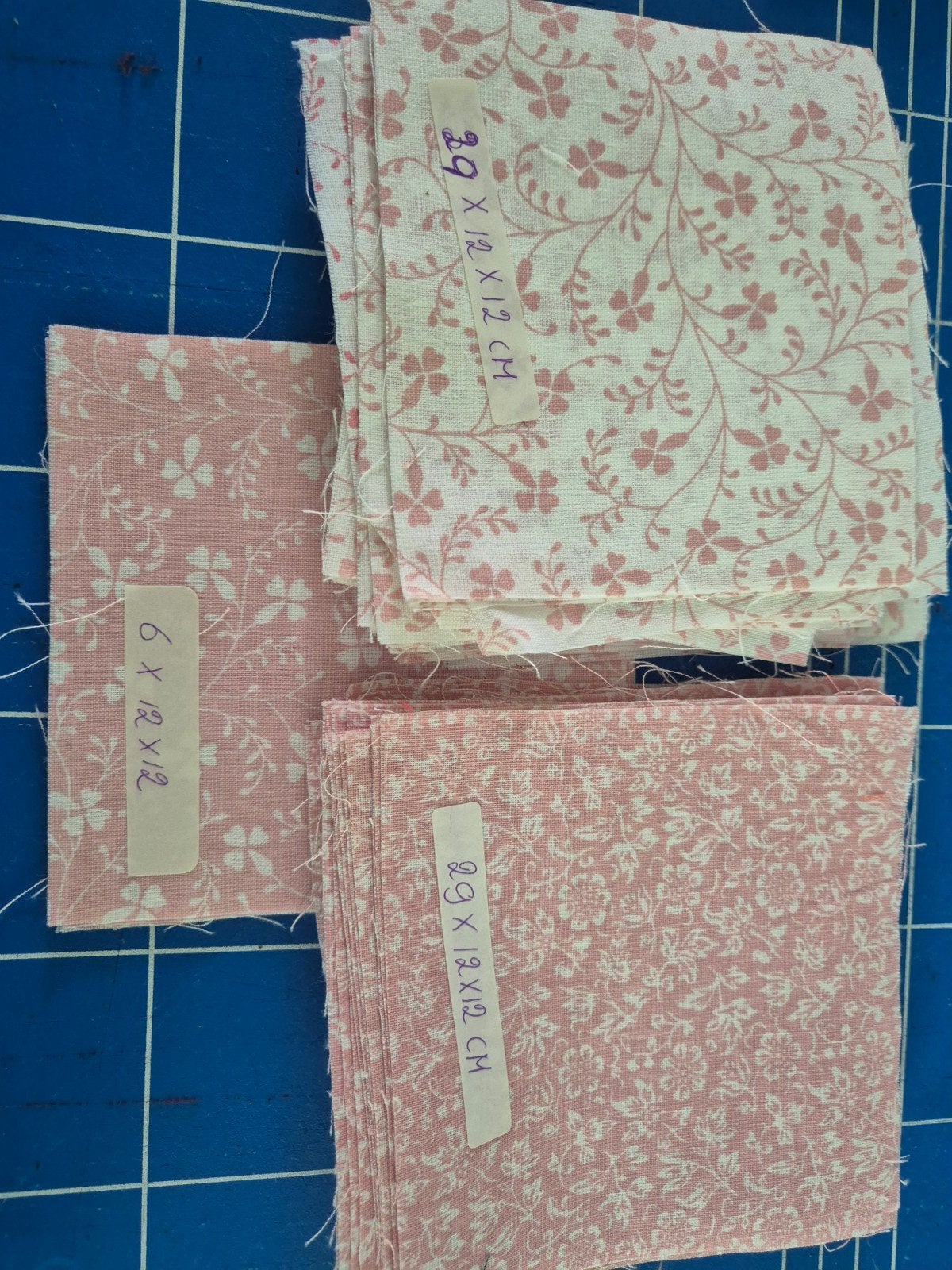 Vintage Laura Ashley  64 roze lapjes 12x 12 cm, Nieuw, Ophalen of Verzenden, Katoen, Minder dan 30 cm