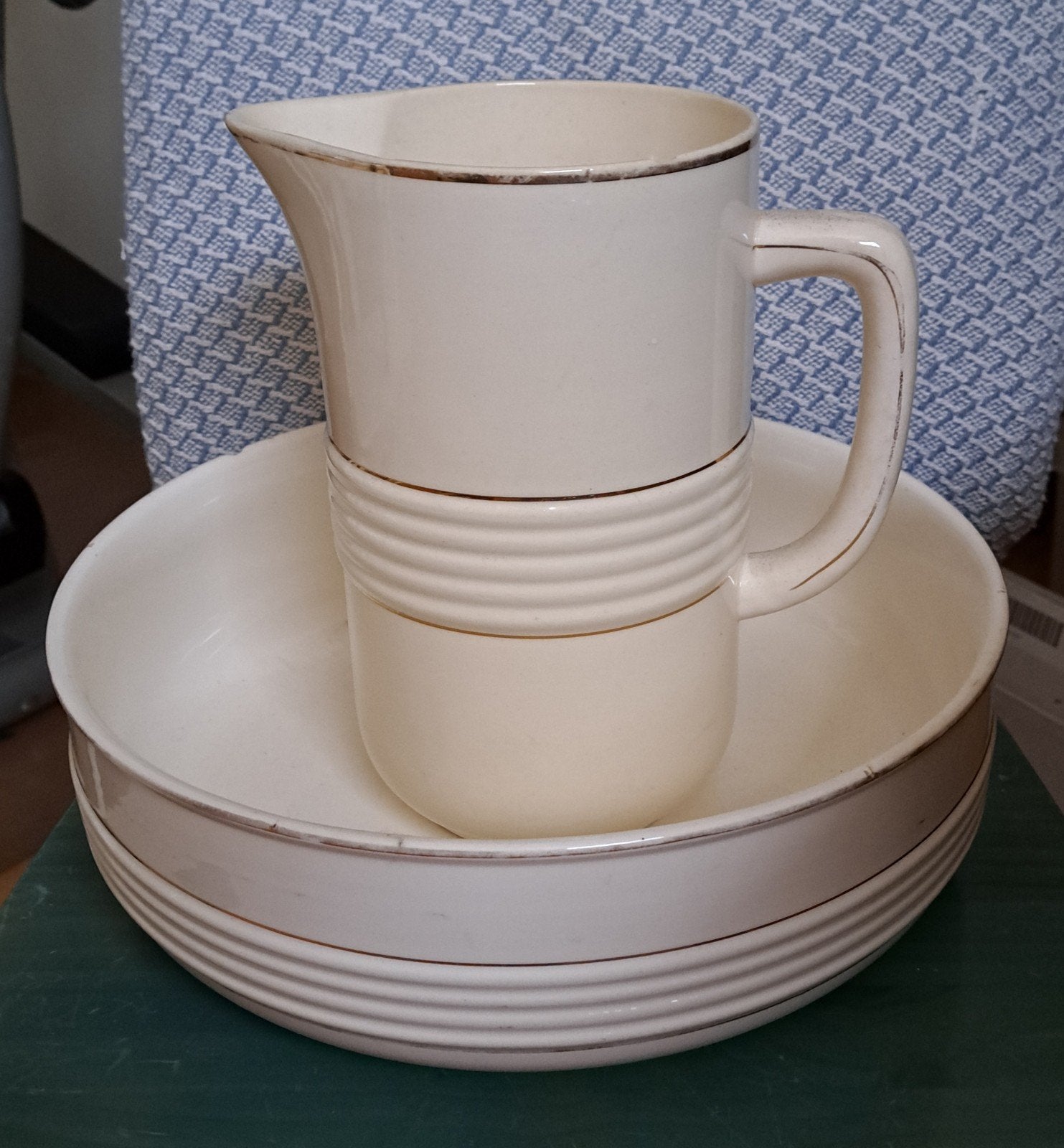 Vintage waskom en kan set - Crèmekleurig met gouden rand, Antiek en Kunst, Ophalen of Verzenden