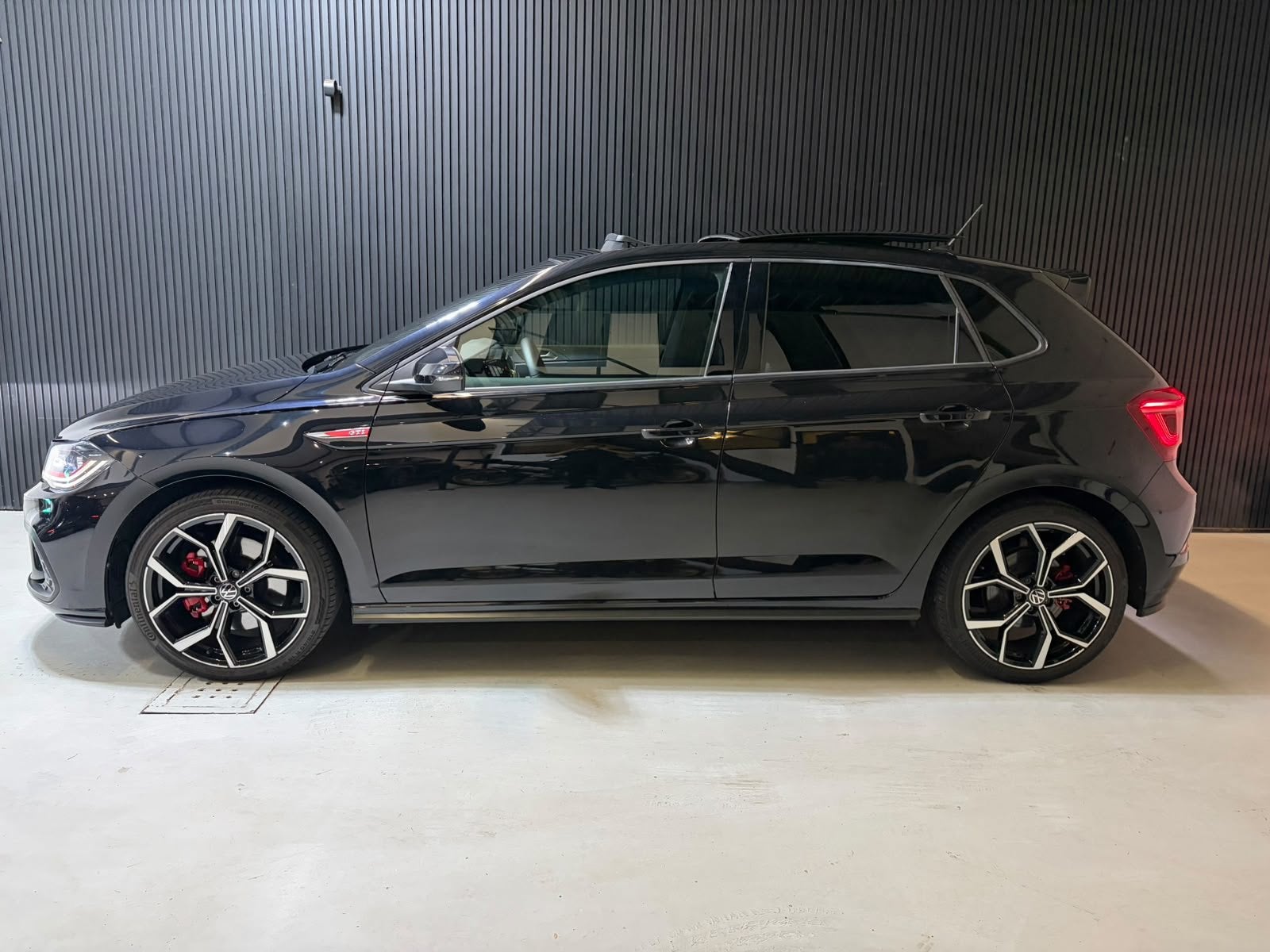 Volkswagen POLO 2.0 TSI GTI BEATS CAM PANO KEYLESS Garantie, Auto's, Dealer onderhouden, Gebruikt, 4 cilinders, 1984 cc