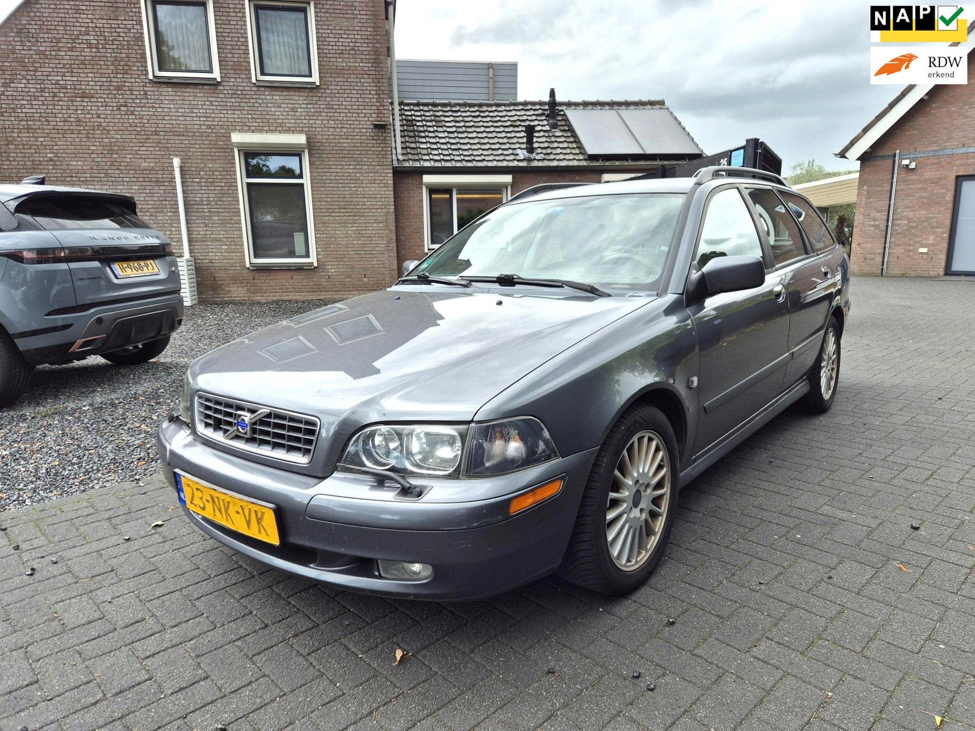 Volvo V40 2.0 T Europa Nordic AUTOMAAT Clima Cruise Trekhaak, Auto's, Gebruikt, 4 cilinders, 163 pk, Stoelverwarming