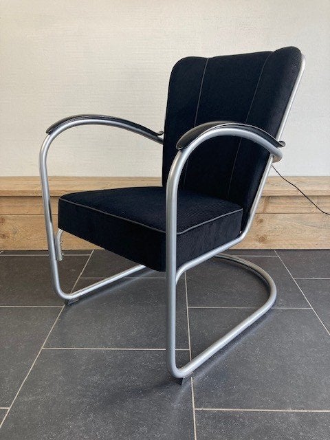2 Gispen 412 fauteuils, zijdemat , nieuwe zwarte ribstof, Design, 75 tot 100 cm, Zo goed als nieuw, Stof