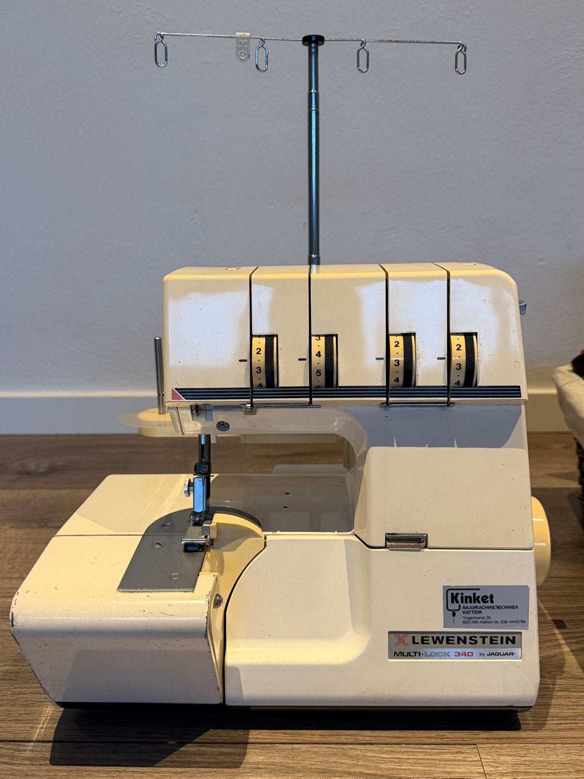 Lewenstein Multilock 340D lockmachine met klossen garen, Hobby en Vrije tijd, Ophalen, Gebruikt, Lockmachine, Lewenstein