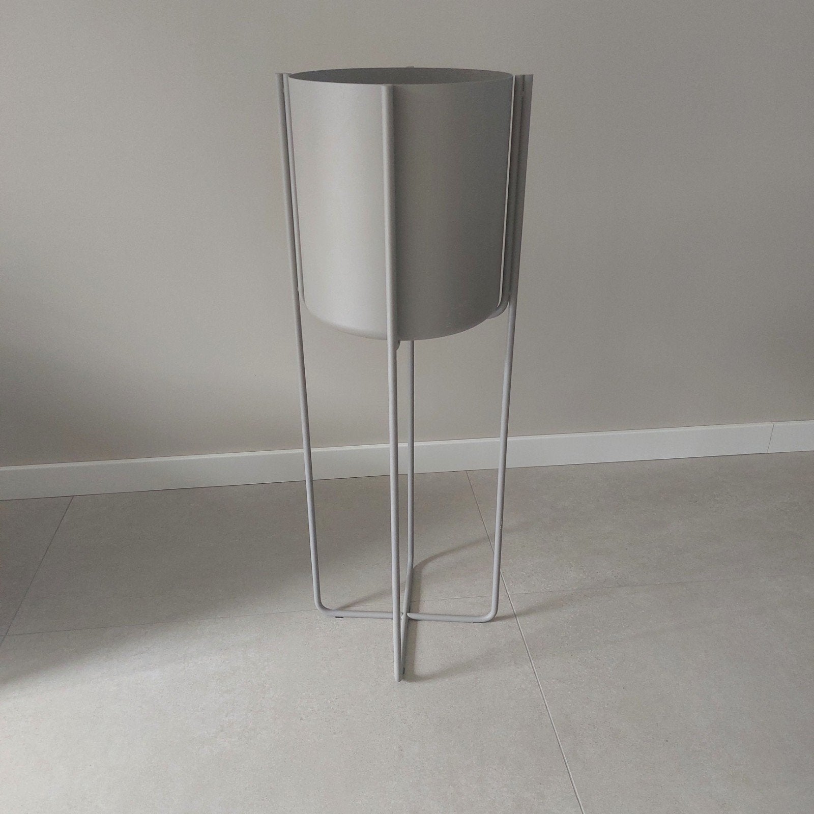 Plantenstandaard / bloempot - Grijs/taupe Blomus, Zo goed als nieuw, Metaal, 70 cm of meer, Ophalen