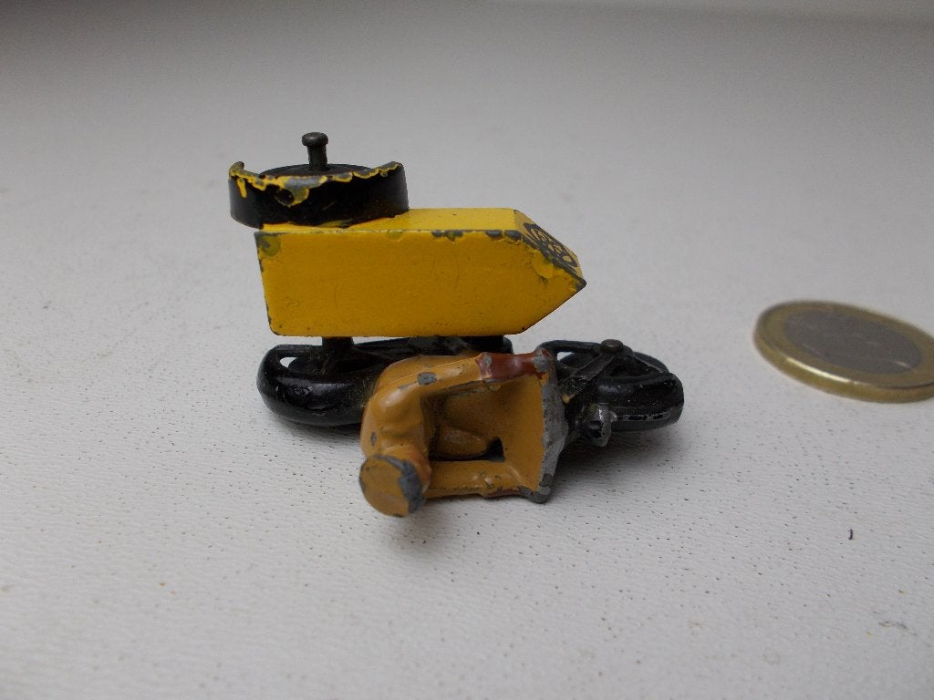 1938 Dinky Toys 44B MOTORCYCLE "AA" + SIDE CAR!, Ophalen of Verzenden, Gebruikt, Overige typen, Dinky Toys