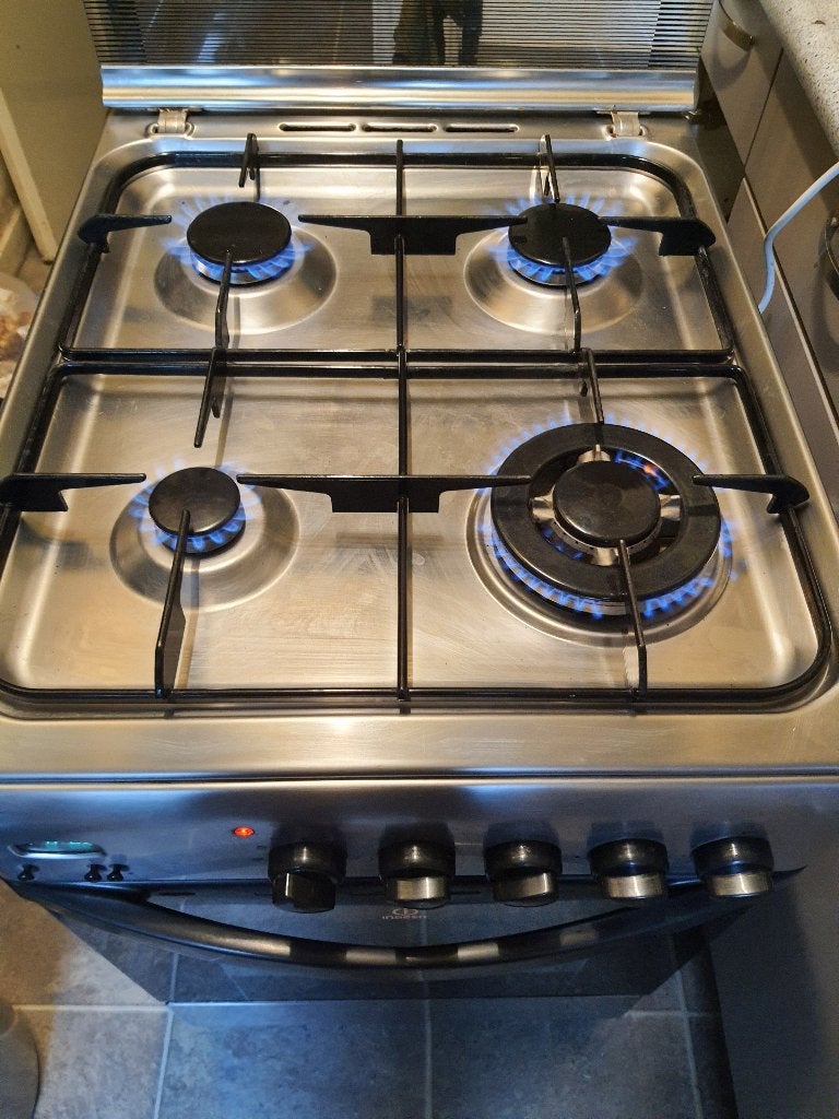 RVS Indesit Gasfornuis Elektrische Heteluchtoven werkt super, Witgoed en Apparatuur, Ophalen, Minder dan 85 cm, 4 kookzones, Zo goed als nieuw
