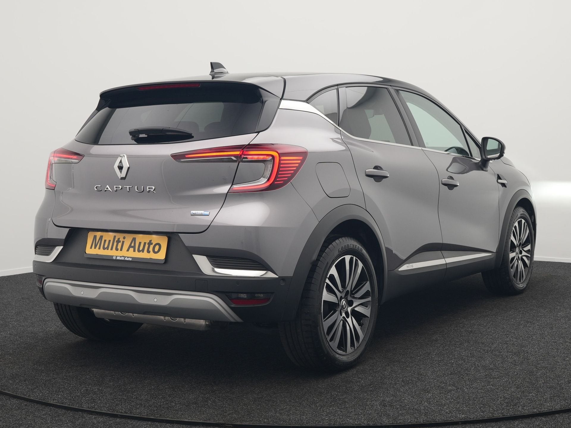 Renault Captur 1.6 E-Tech Initiale Paris PHEV 160pk Dealer O, Dealer onderhouden, 77 km/l, Gebruikt, 4 cilinders