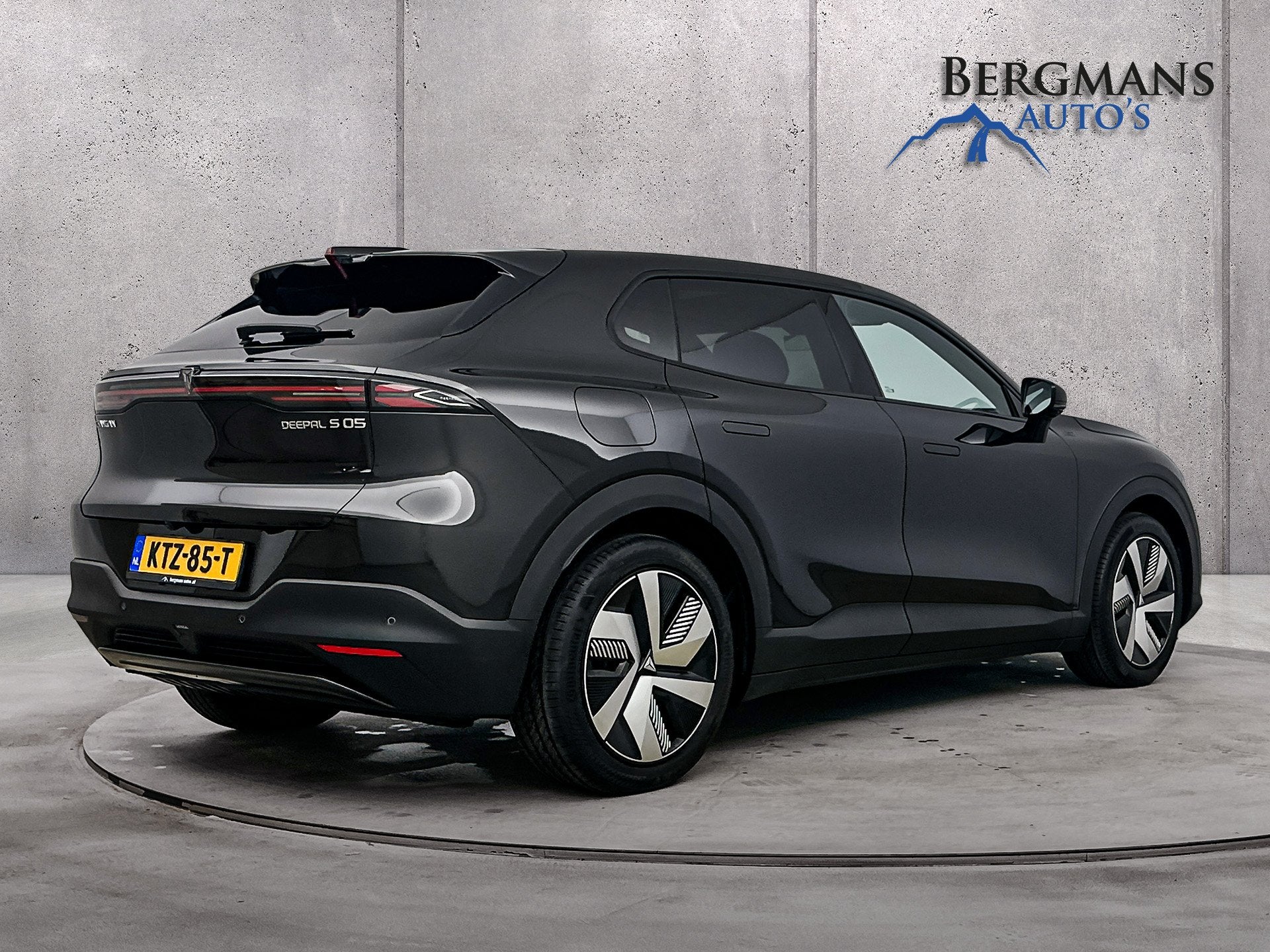Changan Deepal S05 - Max 68.8 kWh // RONDOMCAMERA // PANORAM, Auto's, Automaat, Achterwielaandrijving, Gebruikt, Zwart