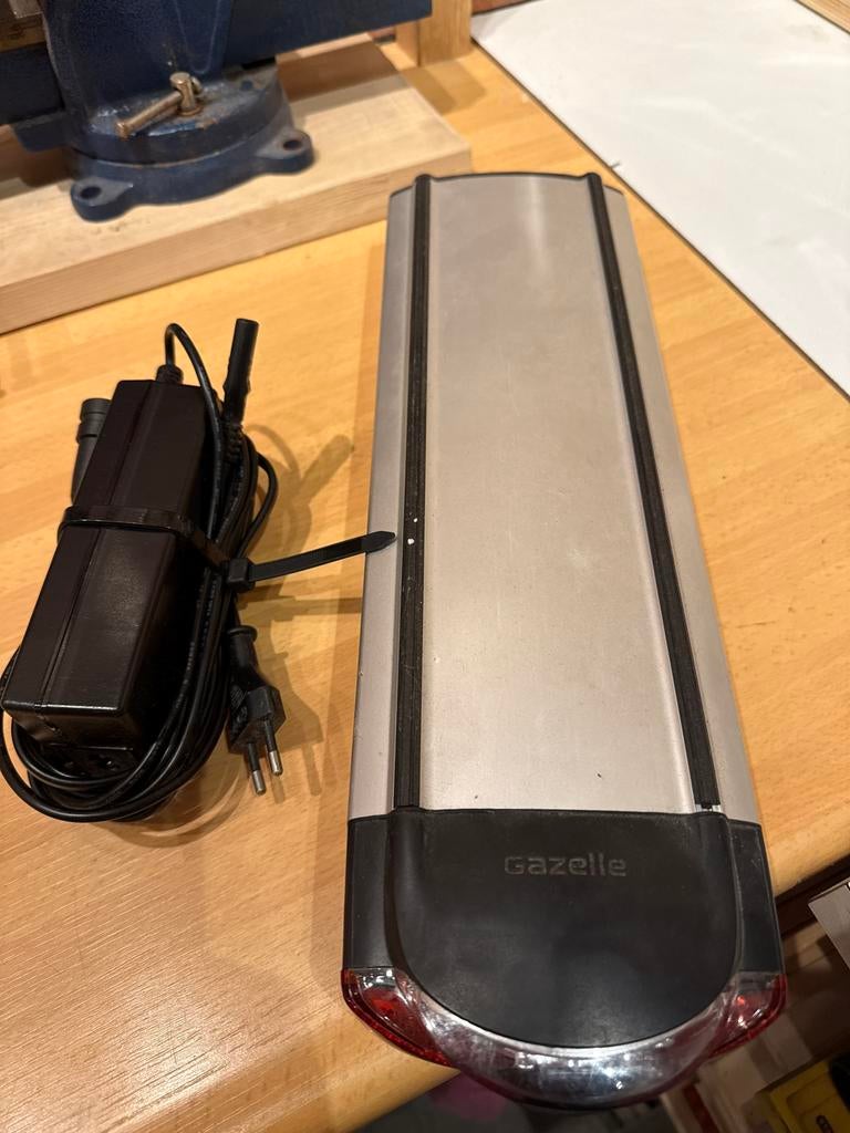 Gazelle innergy accu 10Ah 360Wh met lader (refurbished), Fietsen en Brommers, Ophalen of Verzenden, Zo goed als nieuw