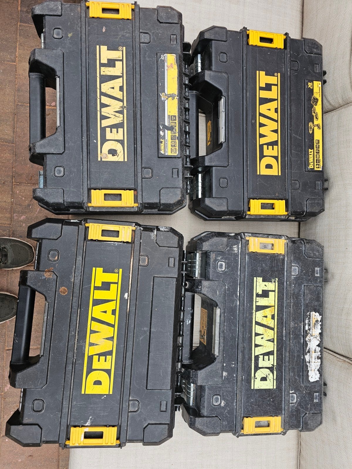 DeWalt kisten leeg, Ophalen