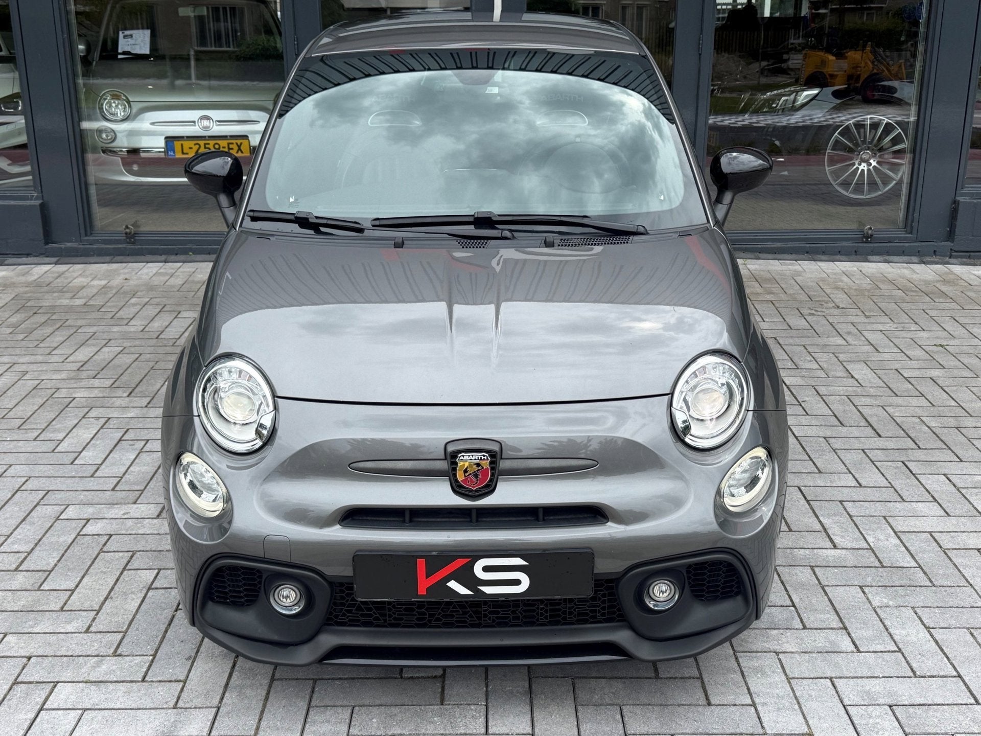Fiat 500 1.4 T-Jet Abarth Competizione 595 180pk Leder Navi, Auto's, Voorwielaandrijving, Gebruikt, Zwart, 4 stoelen