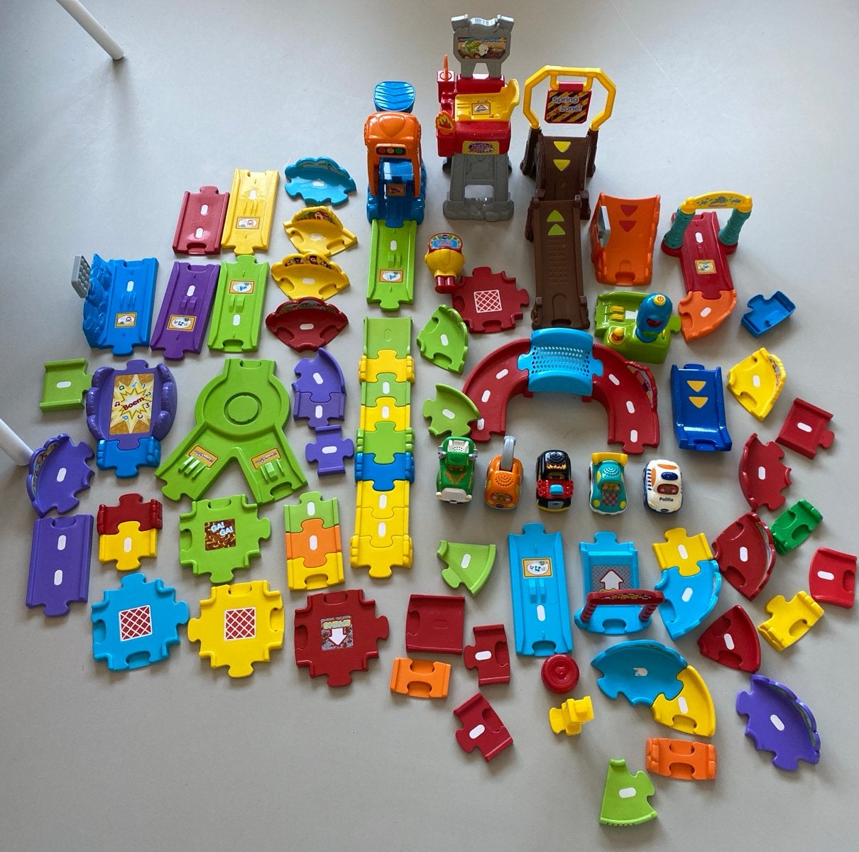 VTech Toet Toet Auto set met 5 Autos en allerlei stunts, Ophalen, Gebruikt