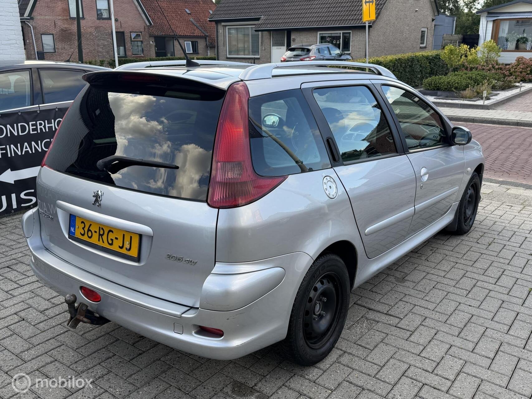 Peugeot 206 SW 2.0 HDi Quiksilver zeer nette auto | apk, Auto's, Peugeot, Voorwielaandrijving, Gebruikt, 4 cilinders, Origineel Nederlands