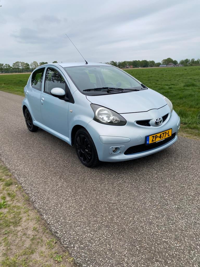 Toyota Aygo, Voorwielaandrijving, Euro 5, Stof, 68 pk