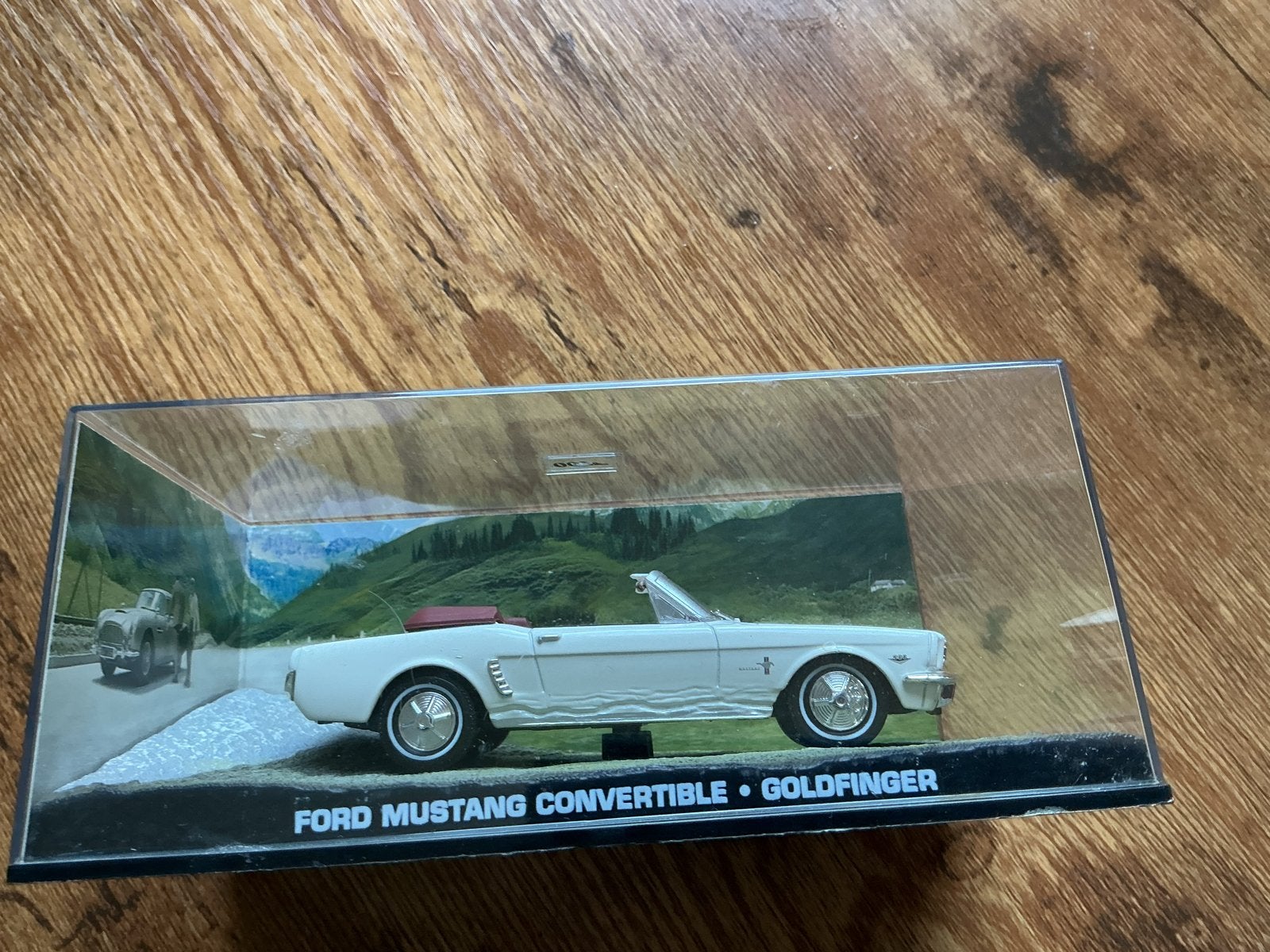 Ford Mustang Convertible Goldfinger schaalmodel, Ophalen, Zo goed als nieuw, Auto, Overige merken