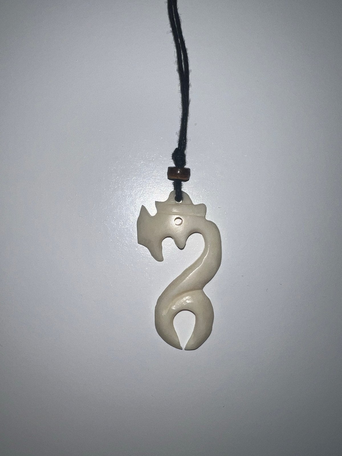 Maori Draken Ketting - Runderbot Hanger, Verstelbaar, Verzenden, Beige, Nieuw, Overige materialen