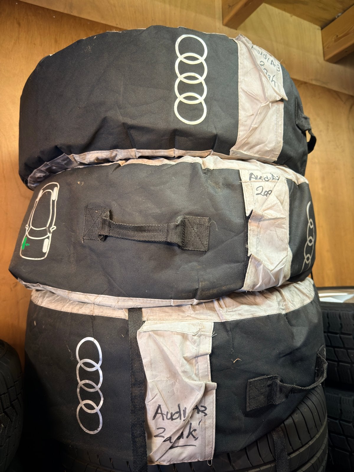 Audi A3 16 inch originele velgen met Vredestein winterbanden, Auto-onderdelen, Ophalen, Gebruikt, 16 inch, Banden en Velgen