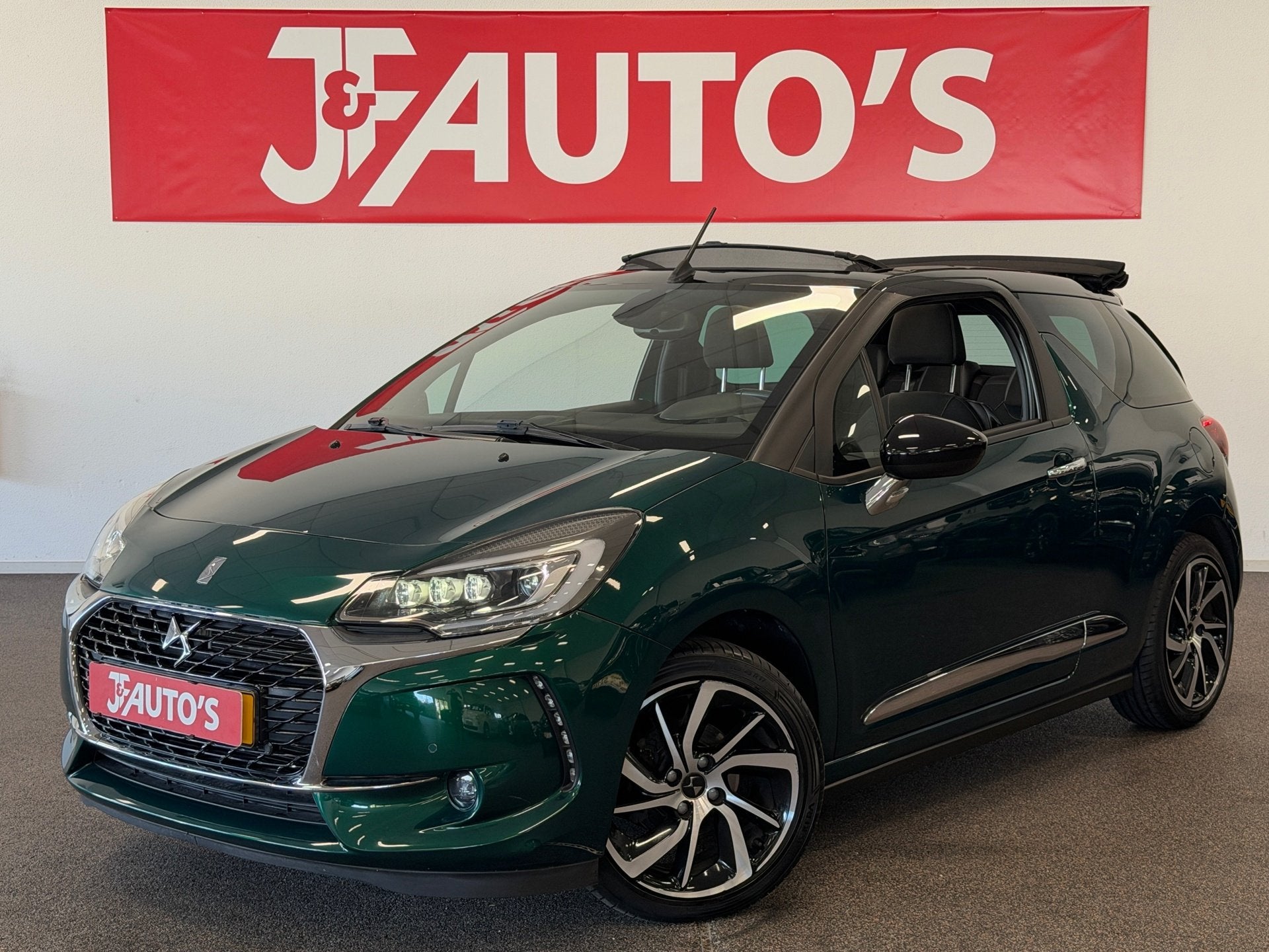 DS 3 Cabrio 1.2 PureTech Shine| NAVIGATIE, CAMERA, CRUISE,, Voorwielaandrijving, Gebruikt, 1199 cc, Alcantara