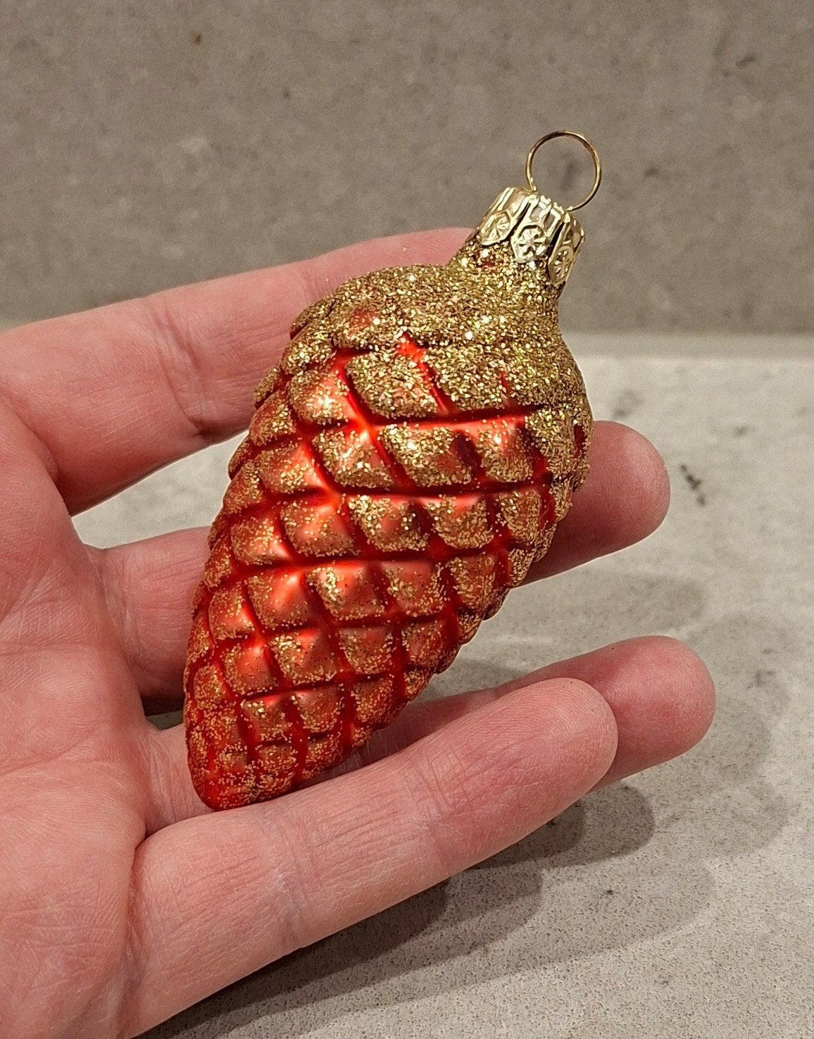 Prachtige Vintage Glazen Kerstbal Dennenappel • Rood/Goud, Ophalen of Verzenden, Gebruikt