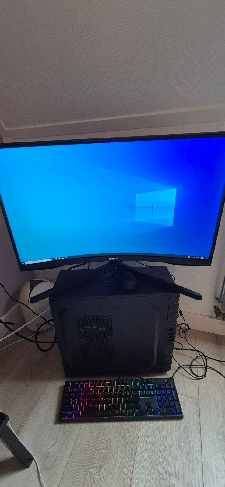 Complete set! Gaming PC met monitor | i5-8600 | 16GB, Met monitor, Ophalen of Verzenden, Zo goed als nieuw, Gaming