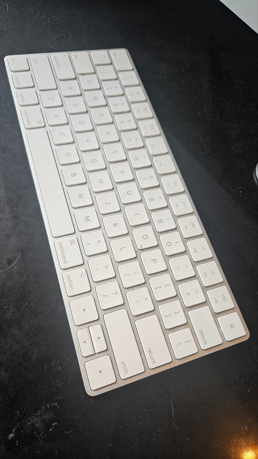 Apple Magic Keyboard (A1644) - Werkt perfect, Computers en Software, Toetsenborden, Gebruikt, Ophalen of Verzenden, Draadloos