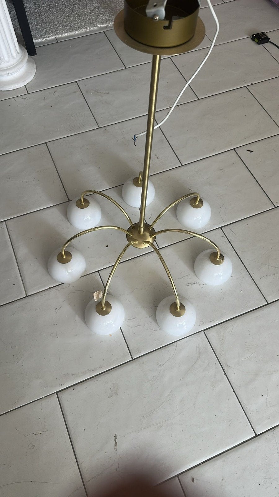 Vintage Gouden Hanglamp met Melkglas Bollen, Gebruikt, Ophalen of Verzenden, Vintage, Mid-century, Modern, Glas