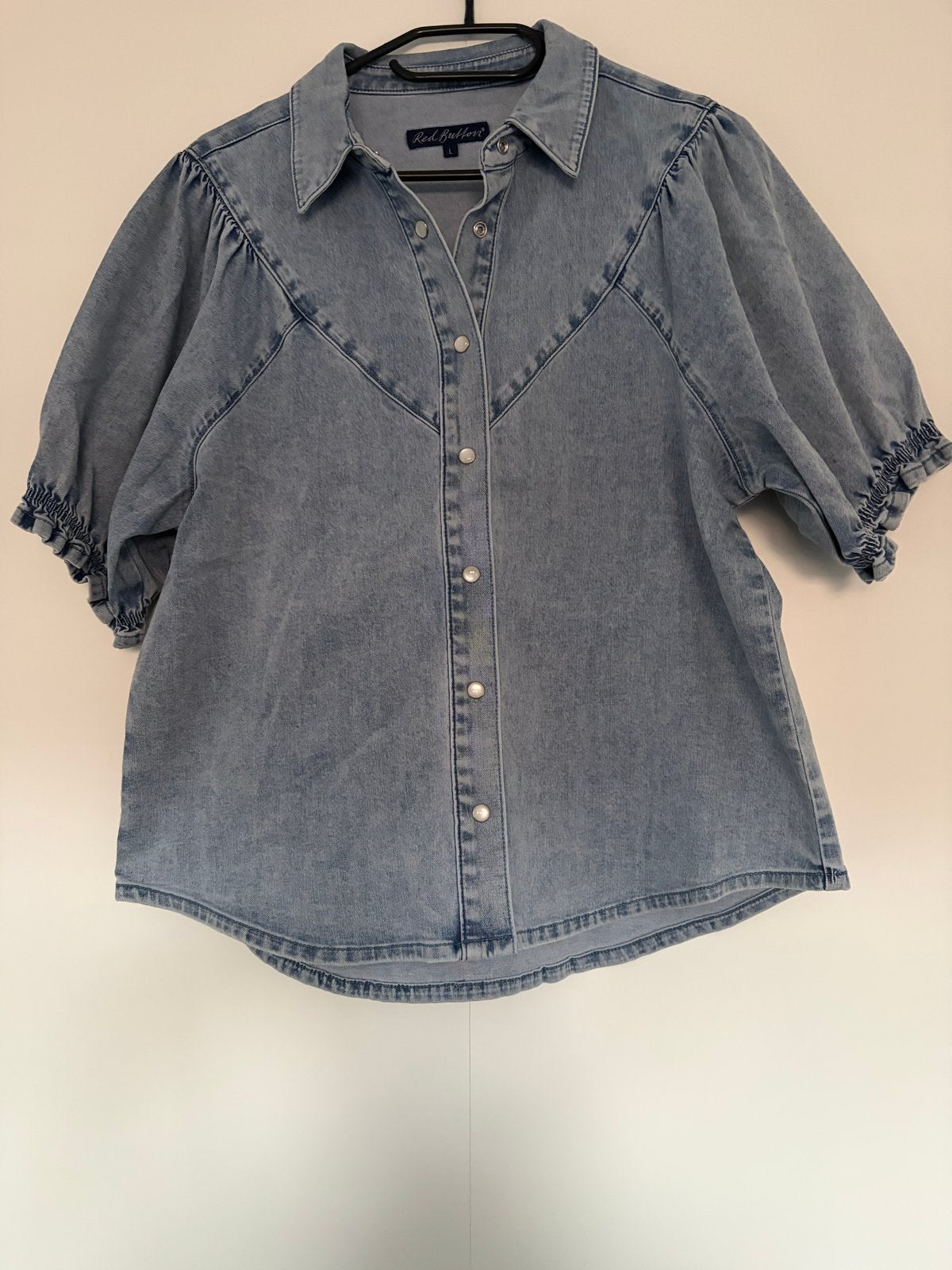 Red Button denim blouse met pofmouwen - Ongedragen, Maat 42/44 (L), Nieuw, Korte mouw, Verzenden