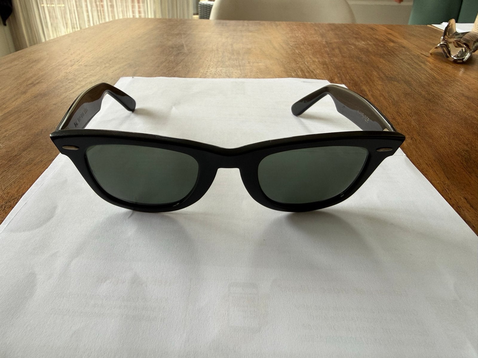 Ray-Ban Wayfarer L2009 — Bausch & Lomb (USA) — Met Etui, Gebruikt, Zonnebril, Zwart, Ophalen of Verzenden