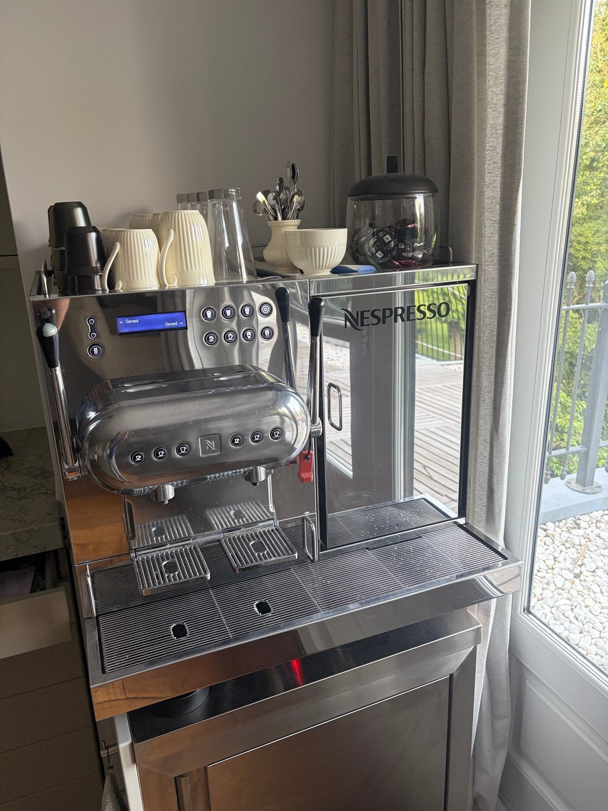 Nespresso professionele aguila 220 koffiemachine (privé), Ophalen, Koffiepads en cups, Gebruikt, 10 kopjes of meer