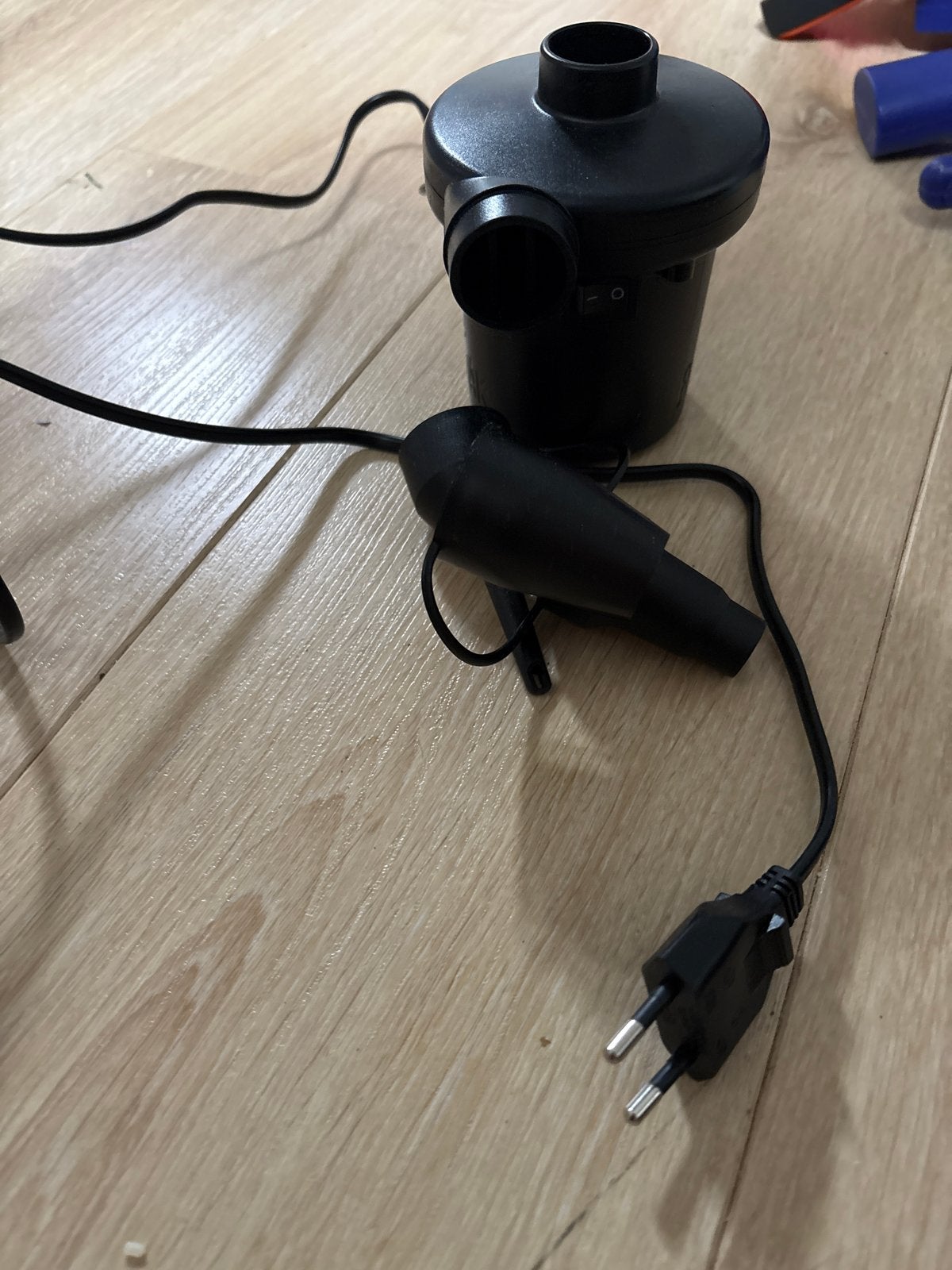 Elektrische luchtpomp voor opblaasartikelen, Ophalen, Gebruikt