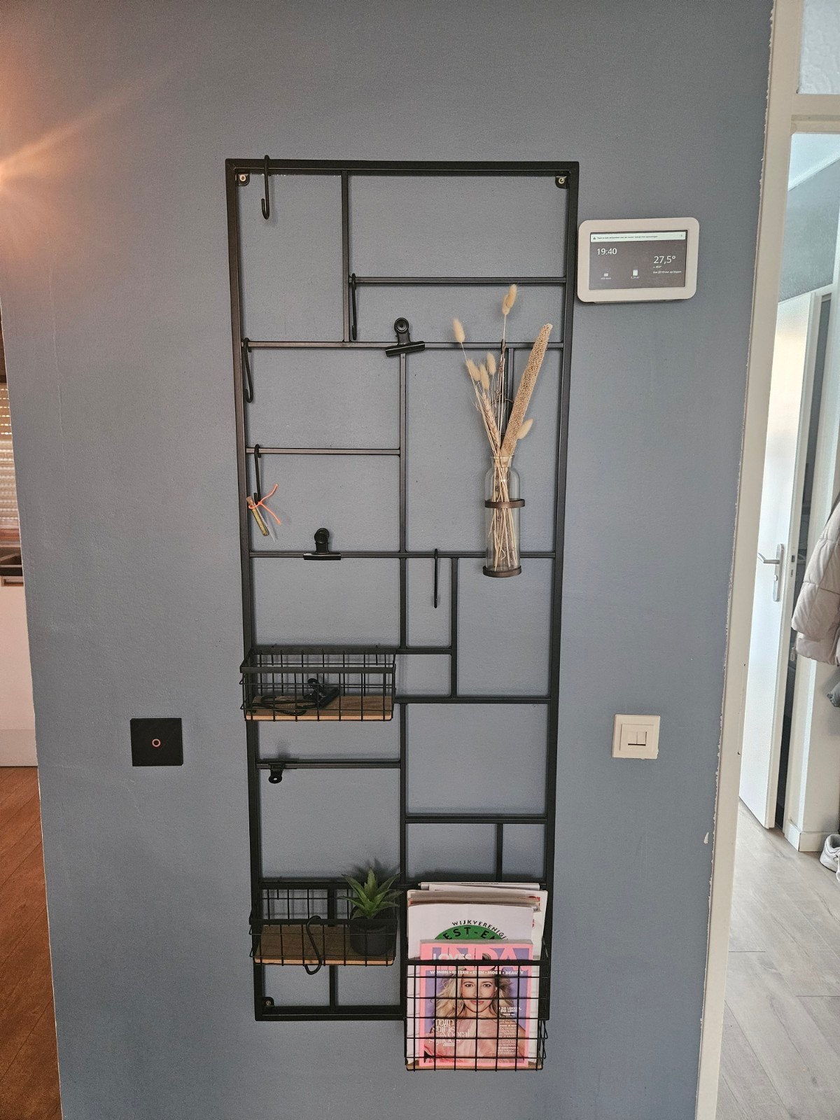 Zwart metalen wandrek met mandjes en haken, Ophalen, Gebruikt, Zwart, Metaal