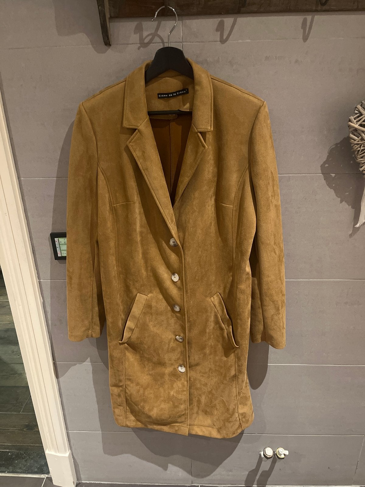 Lange suède-look jas van Crème de la Crème, Kleding | Dames, Bruin, Maat 42/44 (L), Nieuw, Ophalen of Verzenden