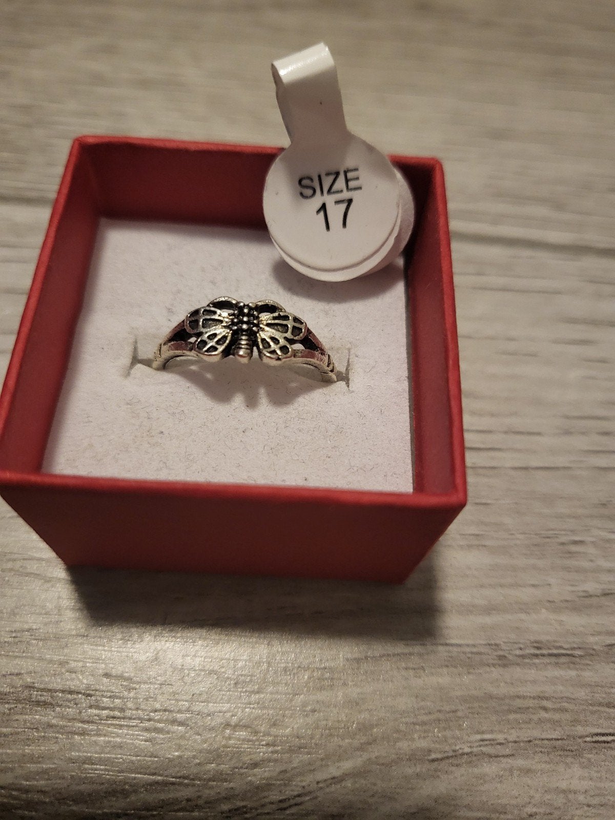Nieuwe zilverkleurige ring met vlinder, maat 17, Nieuw, Ophalen of Verzenden, 17 tot 18, Dame